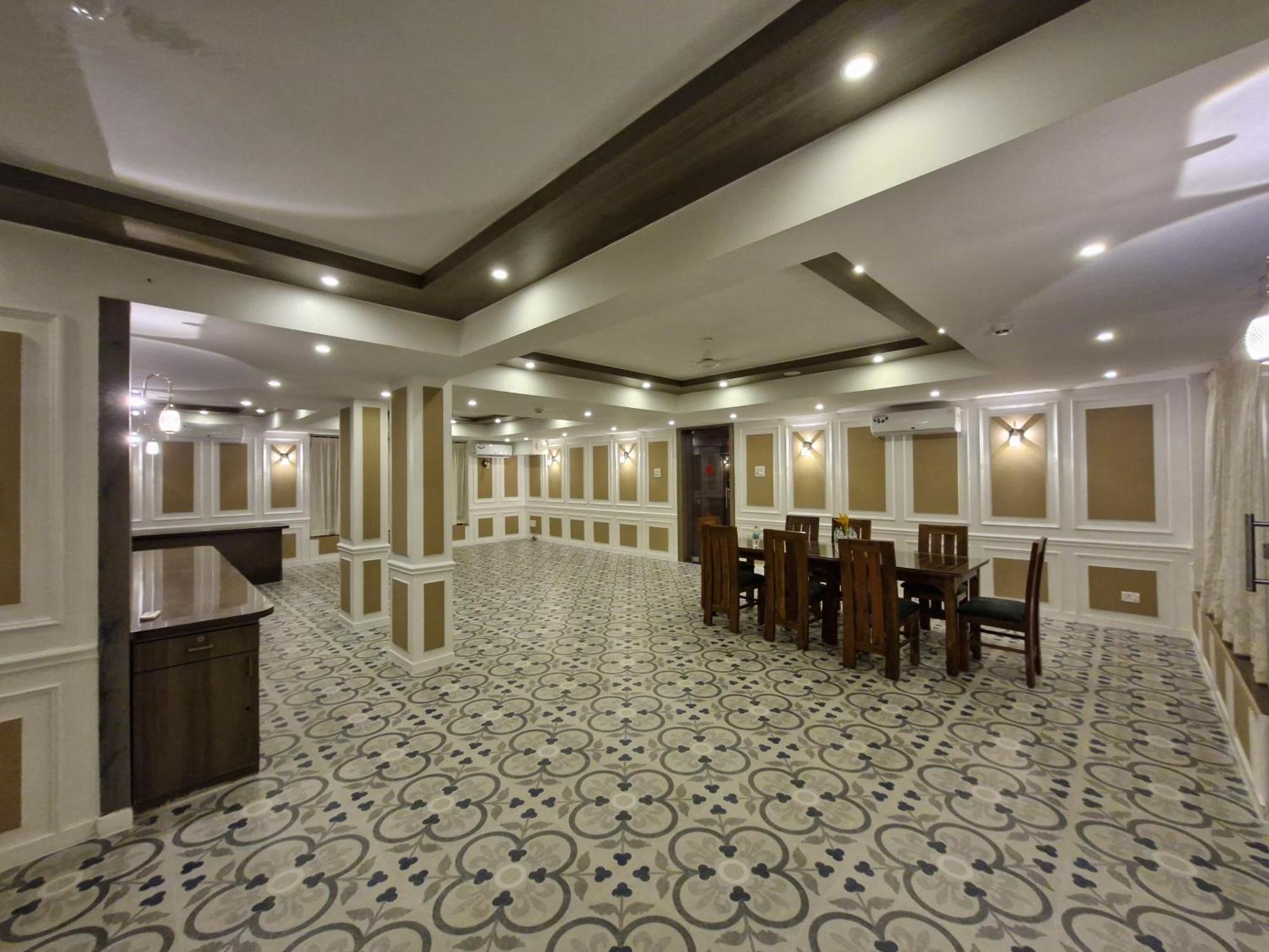 Golden Landmark Green Valley Beach Resort Dona Paula Exterior photo