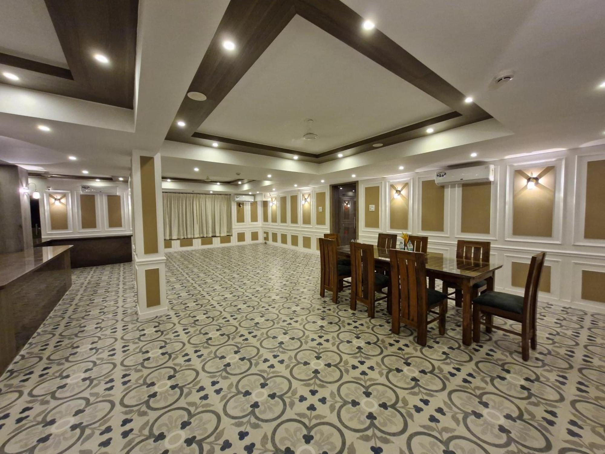 Golden Landmark Green Valley Beach Resort Dona Paula Exterior photo