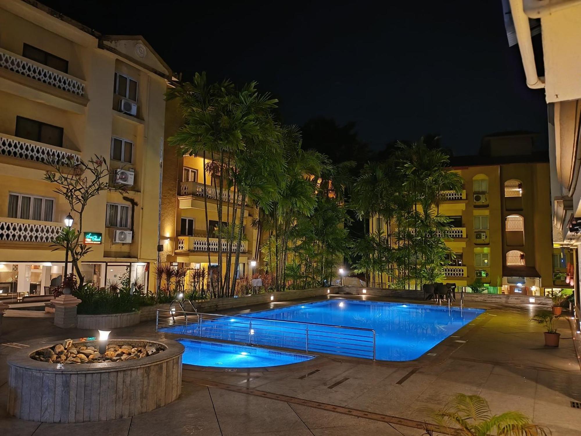 Golden Landmark Green Valley Beach Resort Dona Paula Exterior photo
