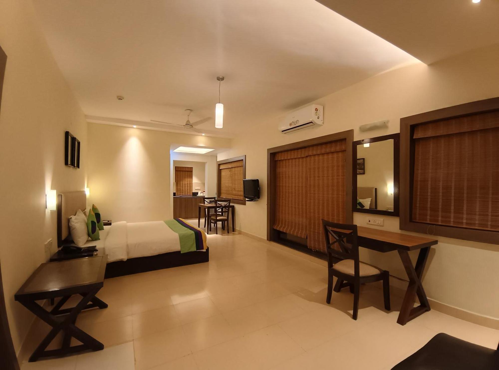 Golden Landmark Green Valley Beach Resort Dona Paula Exterior photo
