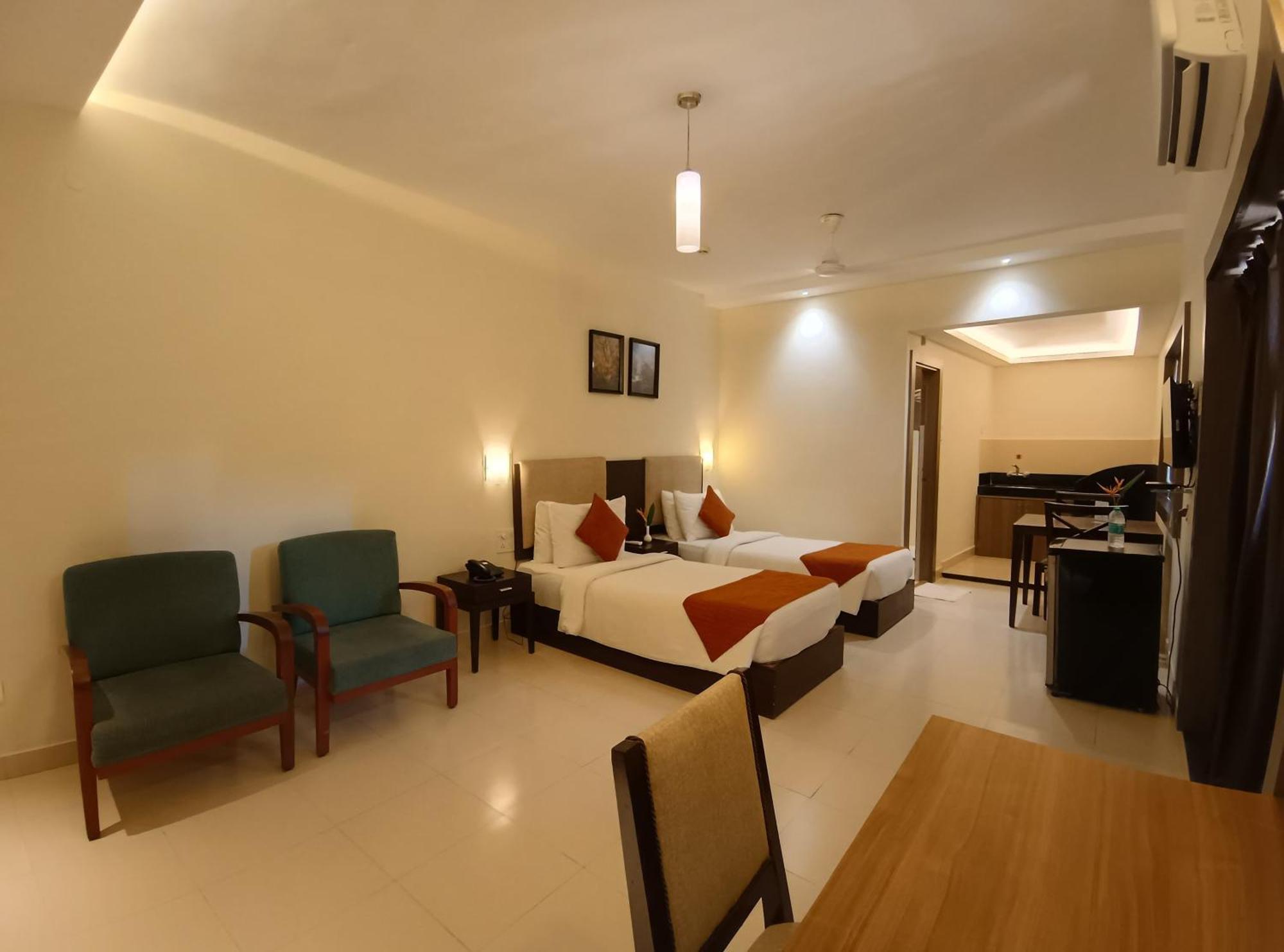Golden Landmark Green Valley Beach Resort Dona Paula Exterior photo
