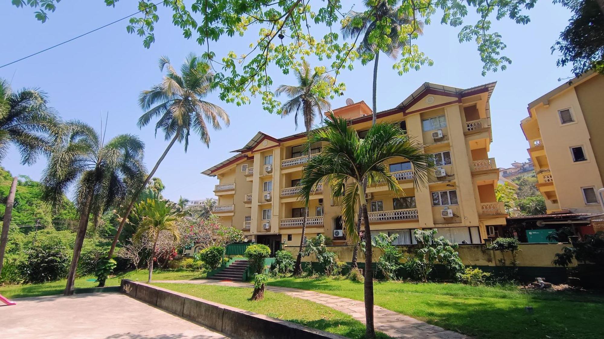 Golden Landmark Green Valley Beach Resort Dona Paula Exterior photo