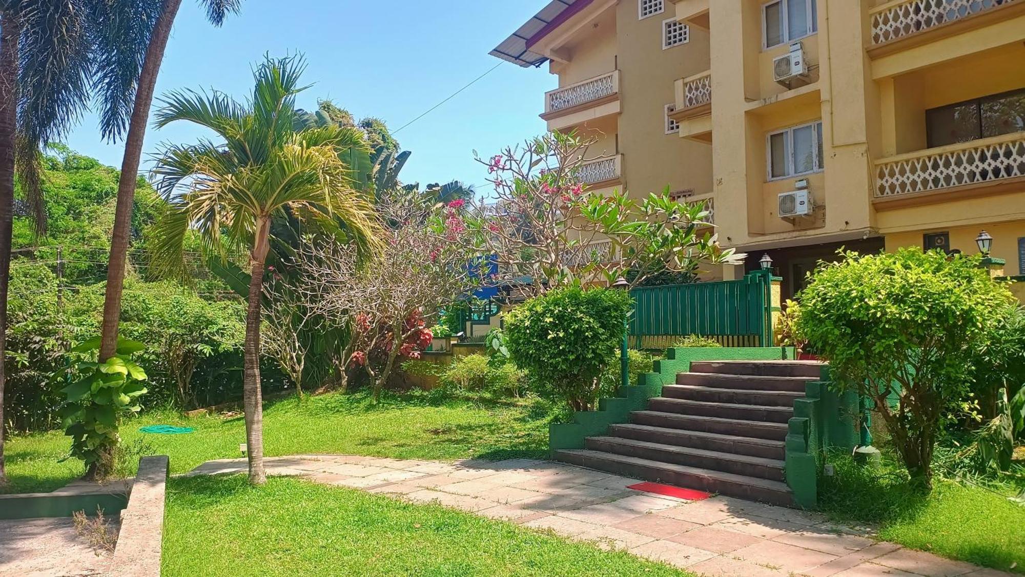 Golden Landmark Green Valley Beach Resort Dona Paula Exterior photo