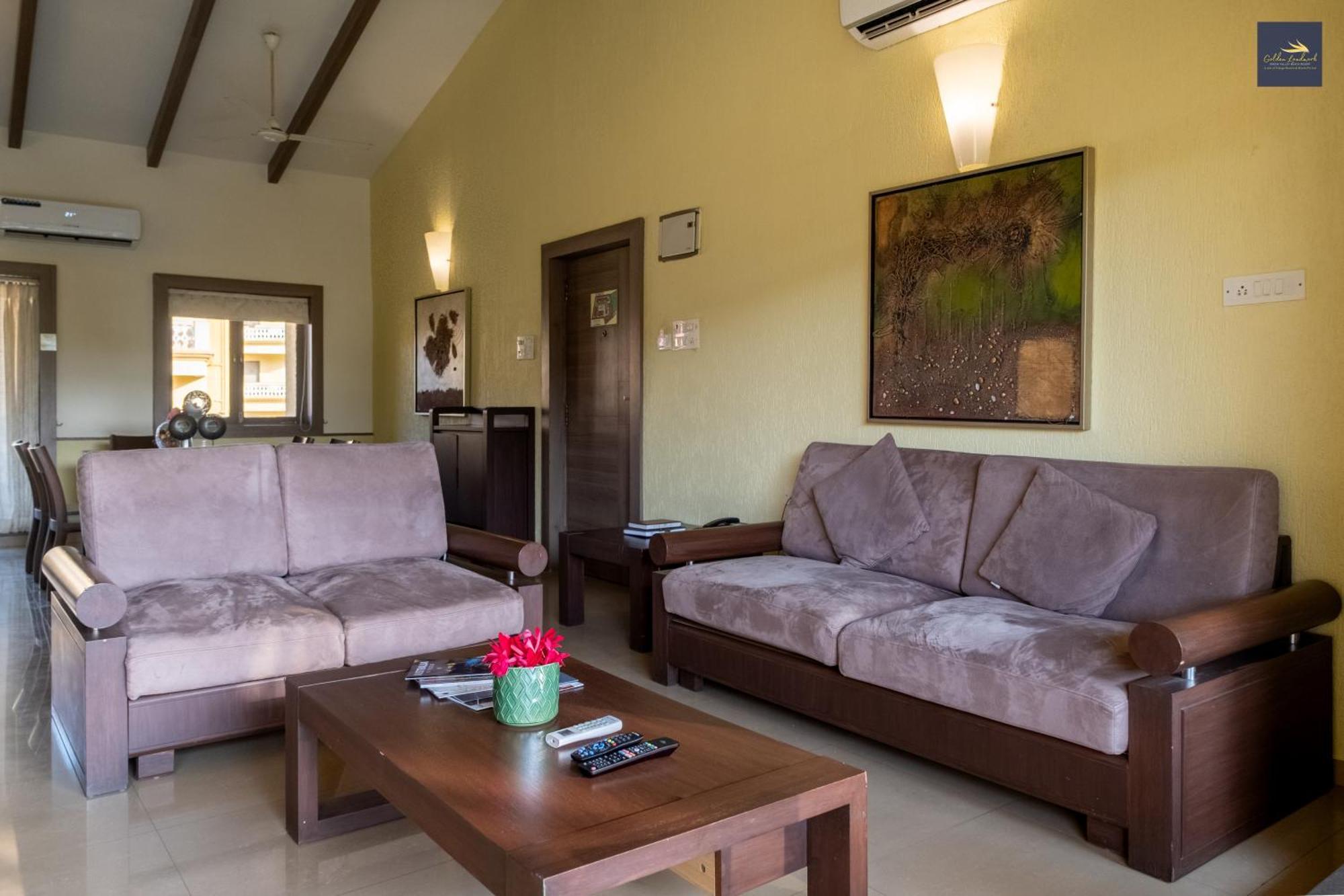 Golden Landmark Green Valley Beach Resort Dona Paula Exterior photo